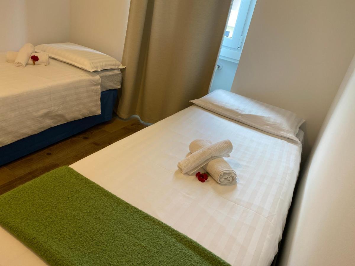 Casa Carolina: King Size Bed Across From Golden Beach ديسينسانو ديل غاردا المظهر الخارجي الصورة