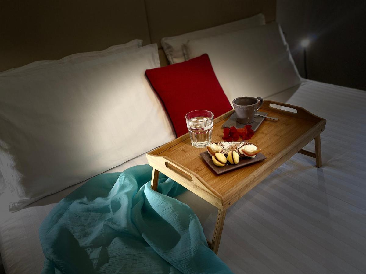Casa Carolina: King Size Bed Across From Golden Beach ديسينسانو ديل غاردا المظهر الخارجي الصورة